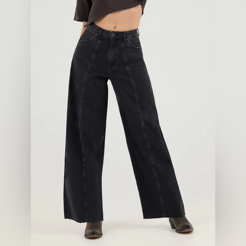 Wrangler Mid-Rise Cowboy Barrel Jeans